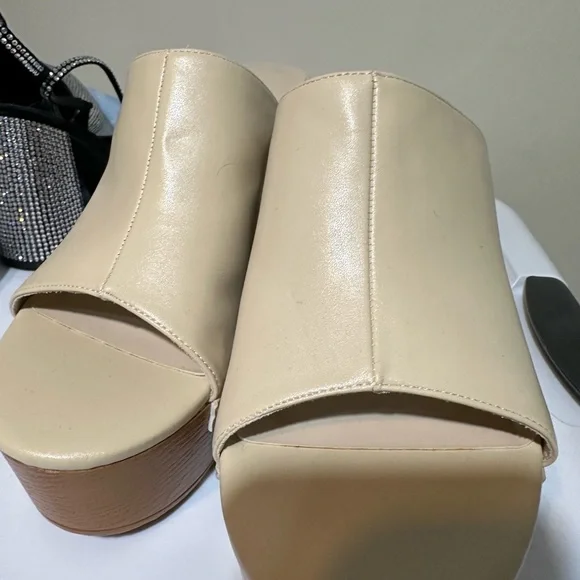 Sara - Picture 5 of 9